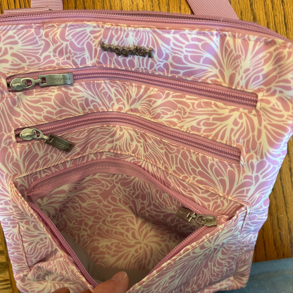 Baggallini Pink Floral Crossbody Bag 3 Outside Zip Pockets adjustable Strap - Picture 3 of 14
